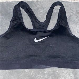black nike sports bra
